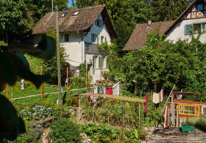 le Synergy village n'est plus exactement une communauté hippie, souligne Devi Bühler, présidente de l'association qui gère les lieux